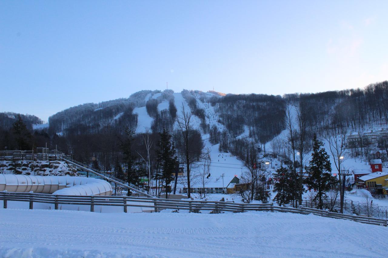Au Pied Des Pentes Apartment Bromont Luaran gambar